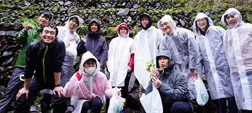 「多摩大学」×「奥多摩の新鮮わさび」の地域コラボビール限定発売！ 集合写真