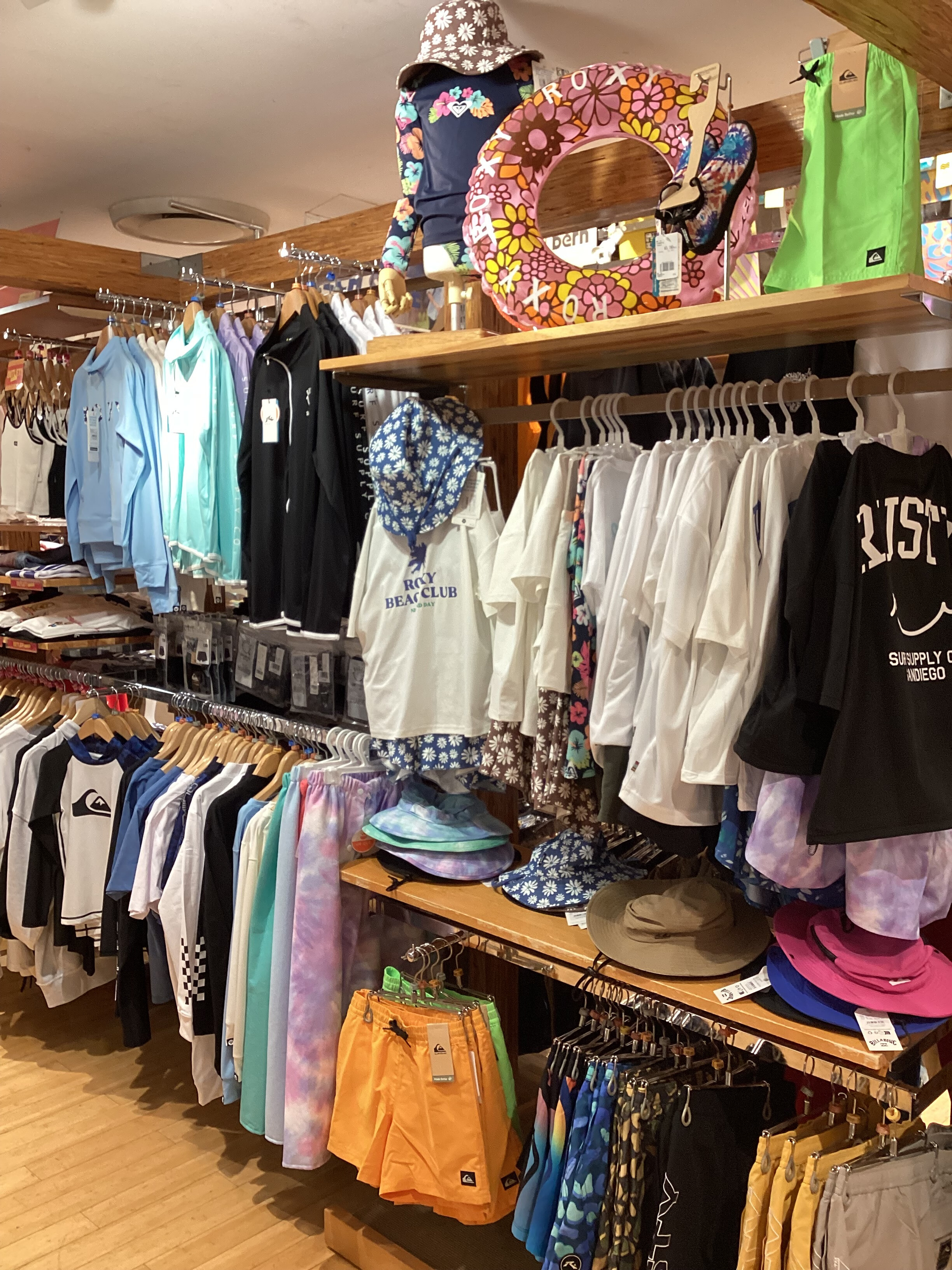 キッズ水着・ラッシュガード】男の子＆女の子用アイテムを店頭にてご