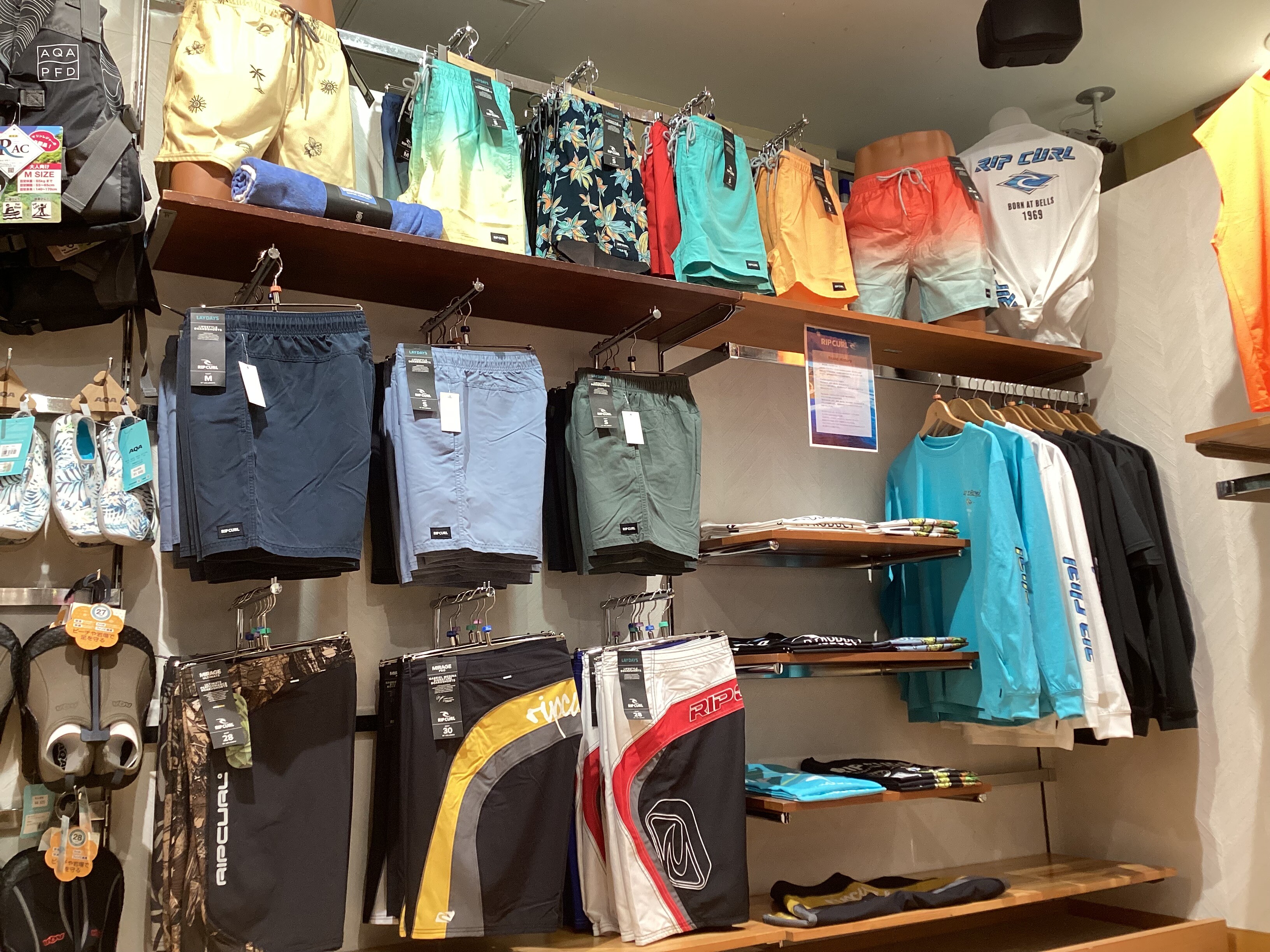 RIP CURL】海も街もこれ1枚。究極のハイブリッド・スタイル