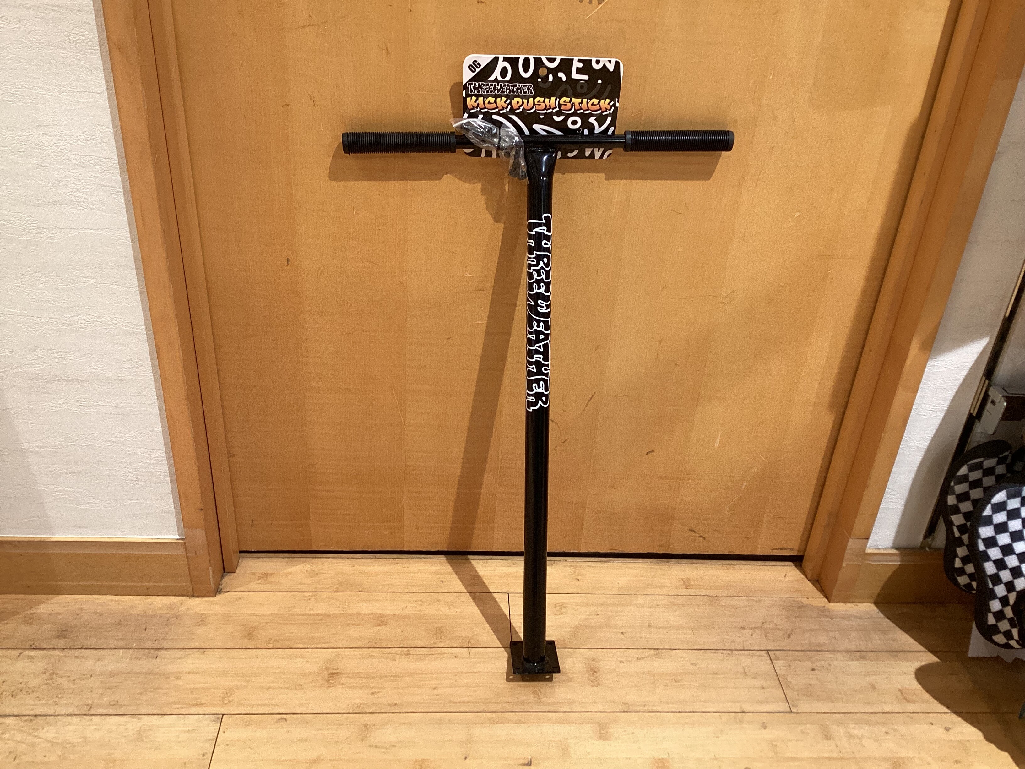 スケボーがキックボードに大変身！】THREE WEATHER「KICK PUSH STICK