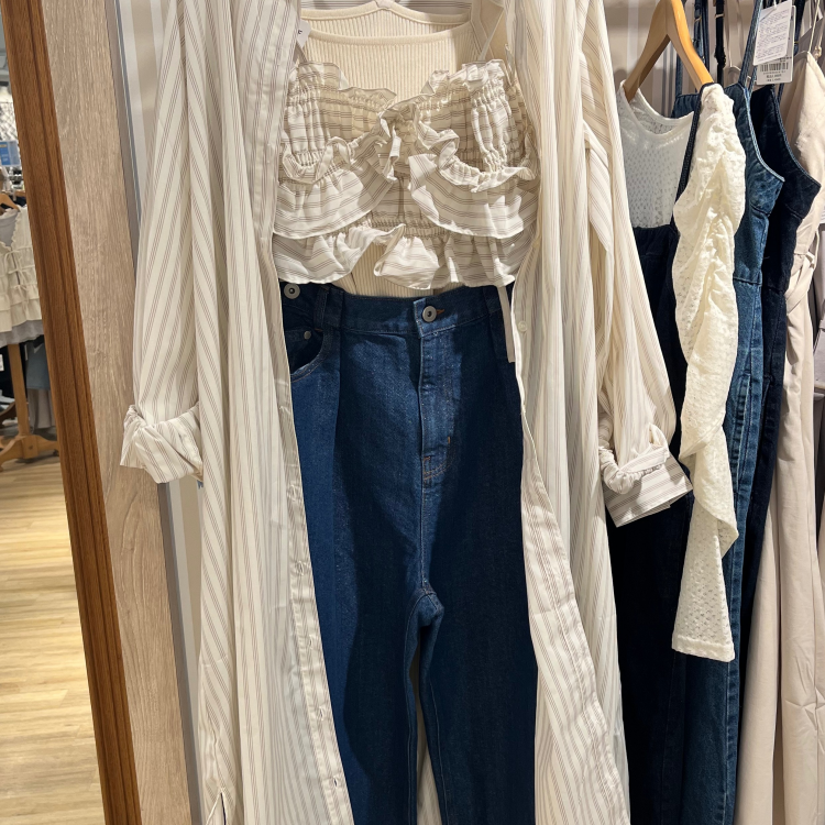 お花見コーデにぴったり🤍ビスチェとセットのシャツワンピース👗
