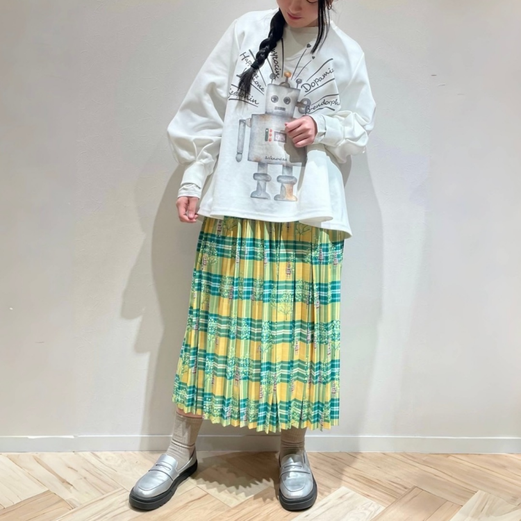 春っぽさ抜群の華やかプリーツスカート入荷しています🤖🌼