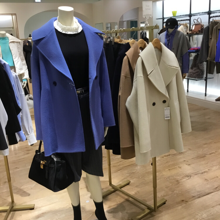 人気のアウター入荷