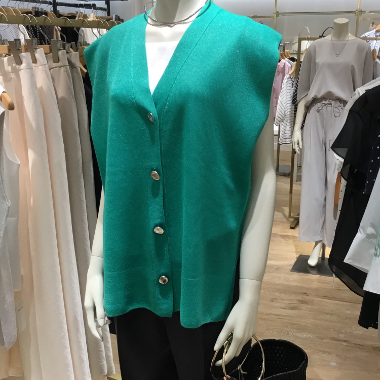 レディース　ニットベスト入荷