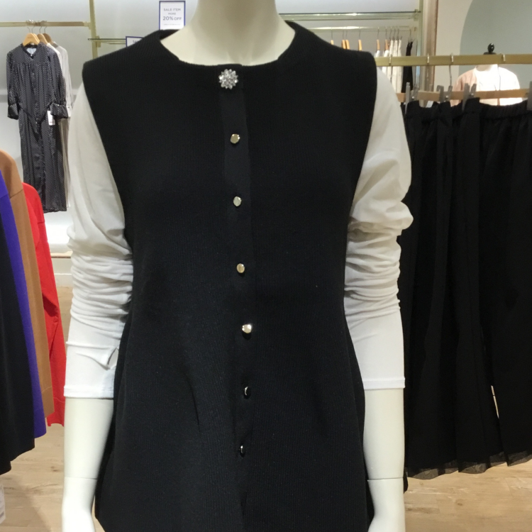 ニットベスト入荷