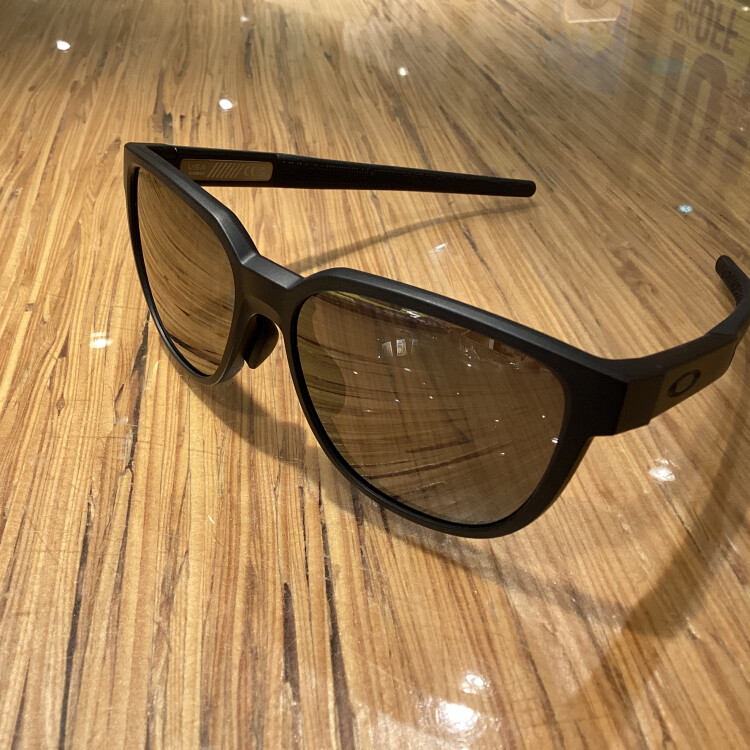 【OAKLEY】アクティビティから日常使いまで！抜群のフィット感を誇るサングラス「ACTUATOR」をご紹介！