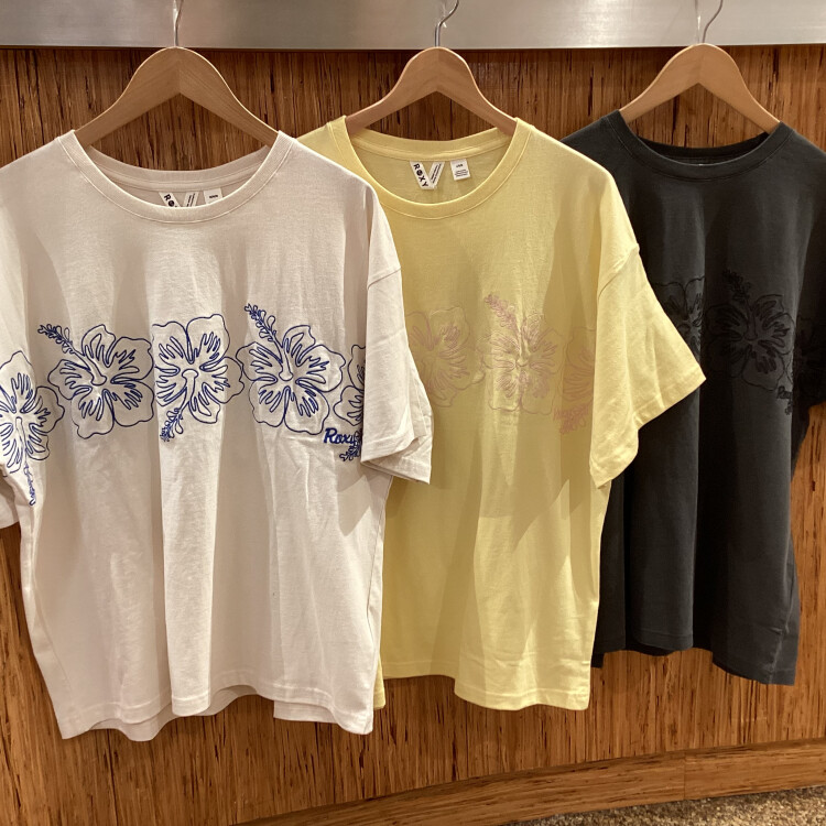 【ROXY】1枚で夏が決まる！ハイビスカス刺繍が可愛いオーバーサイズTシャツのご紹介🌺