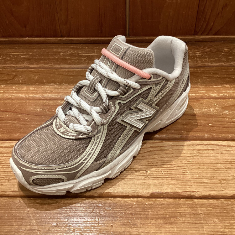 絶妙カラーで足元を彩る！New Balance「740」の注目モデルをご紹介！
