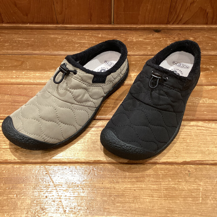 【秋冬の新作入荷】KEEN（キーン）大人気リラックスシューズ「HOWSER III SLIDE」が新入荷！聖蹟桜ヶ丘で足元から温まる極上の履き心地を体感しよう♪