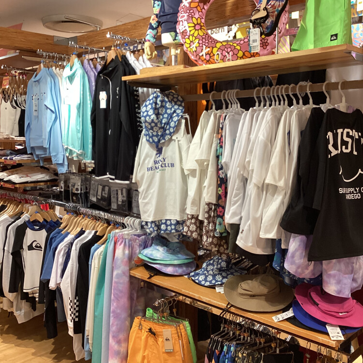 【キッズ水着・ラッシュガード】男の子＆女の子用アイテムを店頭にてご紹介中！｜京王聖蹟桜ヶ丘店
