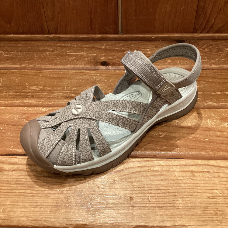 【KEEN】快適な履き心地と上品デザインを両立！大人気サンダル「ROSE SANDAL」のご紹介