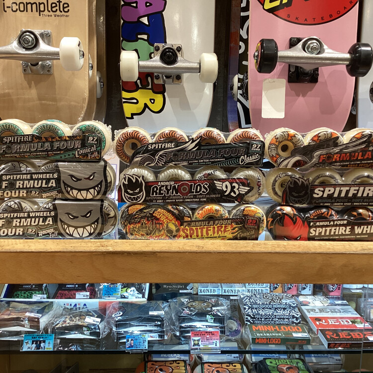 【SPITFIRE】最高峰ウィール「FORMULA FOUR（F4）」が続々入荷！待望の93DUや97DUなど注目ラインナップをご紹介！｜ムラサキスポーツ京王聖蹟桜ヶ丘店