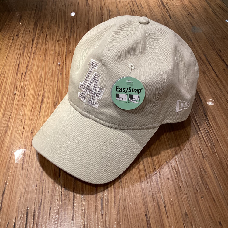 【商品紹介】NEW ERAの輝くLAロゴキャップ！9TWENTY EasySnapのご案内