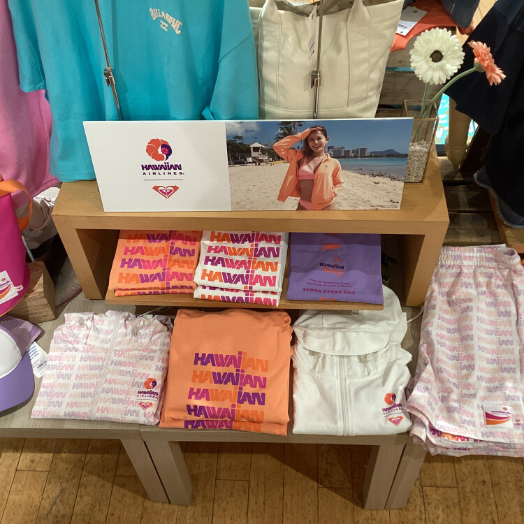 【待望のコラボ！】ROXY × Hawaiian Airlines 2026 コレクションが聖蹟桜ヶ丘店に登場！