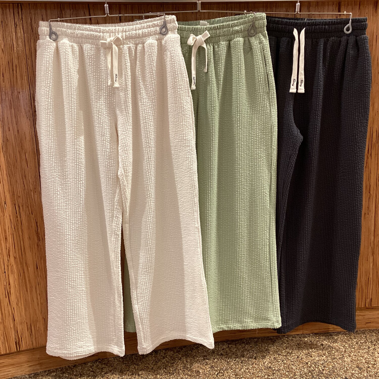 【ROXY】大人のリラックス感を演出する「SUNSET BREEZE PANTS」のご紹介！