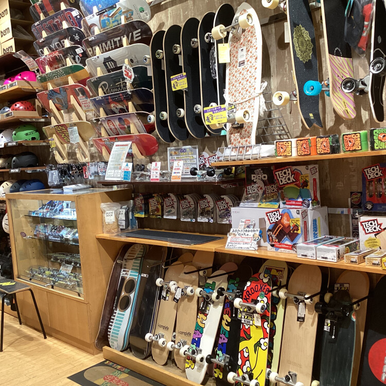 聖蹟桜ヶ丘でスケートボードを始めるなら。厳選されたギアが揃うムラサキスポーツへ
