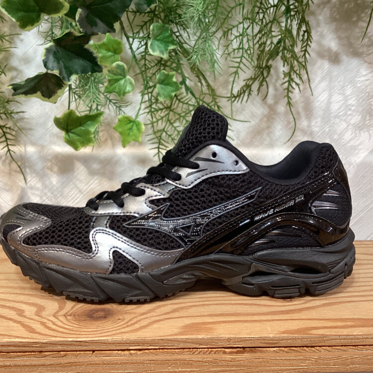 【商品紹介】MIZUNO（ミズノ）「WAVE RIDER 10」都会派テック系スニーカー