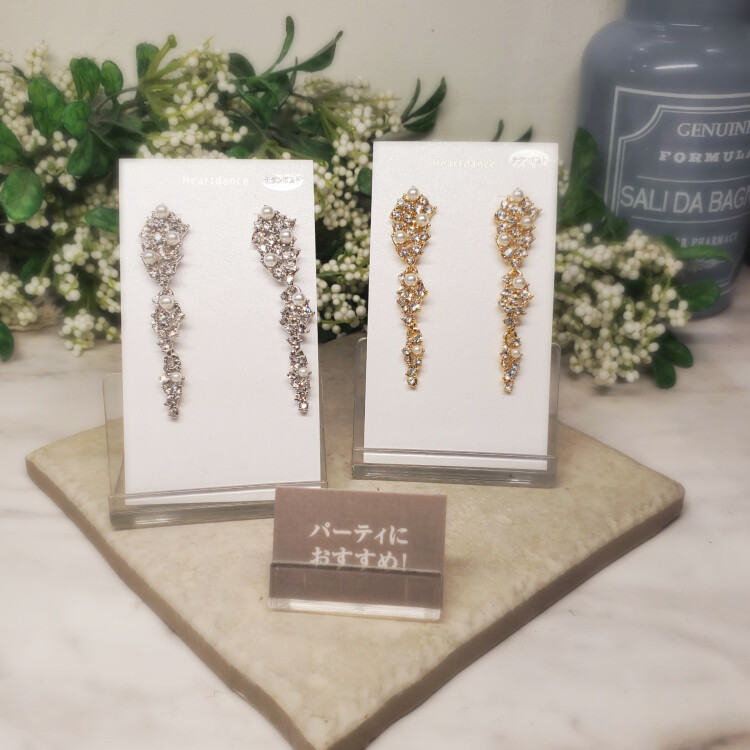 ビジュー下がりピアス