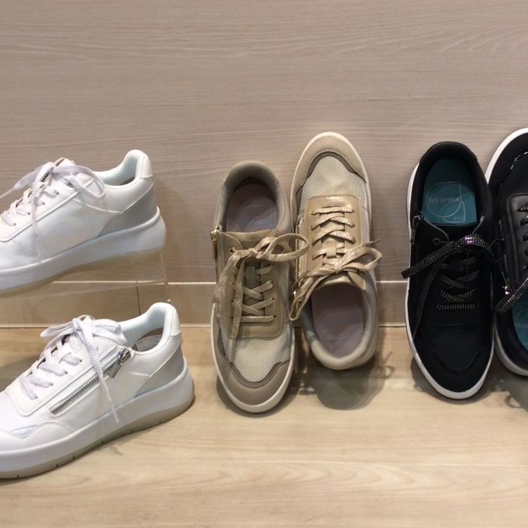 春の新作～撥水サイドジップスニーカー651～