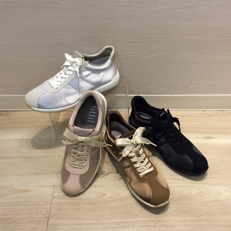 春の新作～すっきり、フェミニンなスニーカー