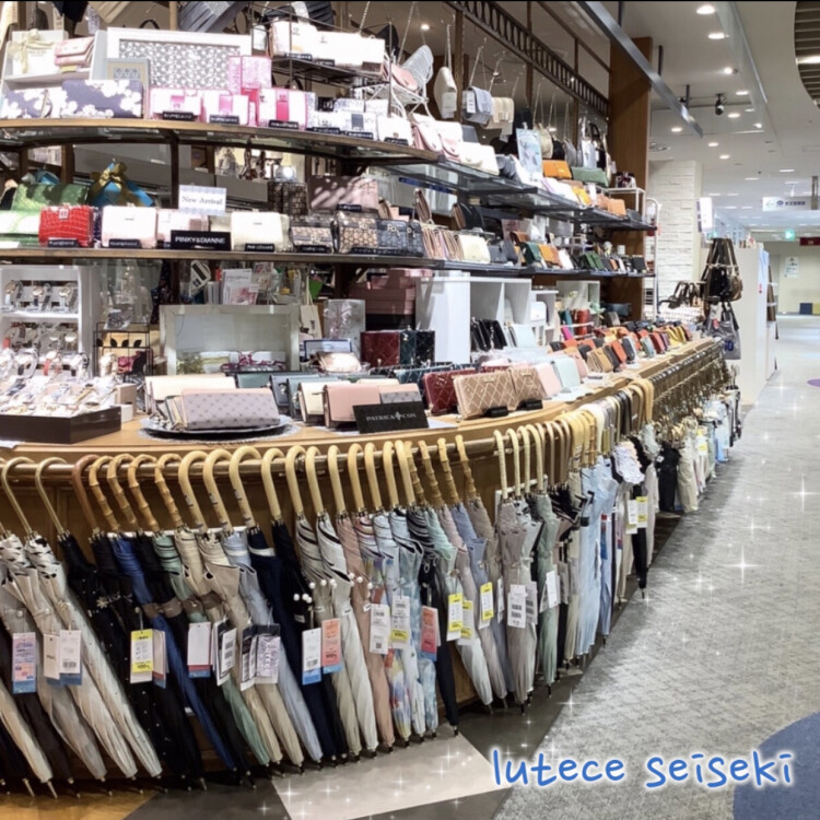 母の日のギフトにもオススメ🎁日傘も勢揃いしましたー🌂✨