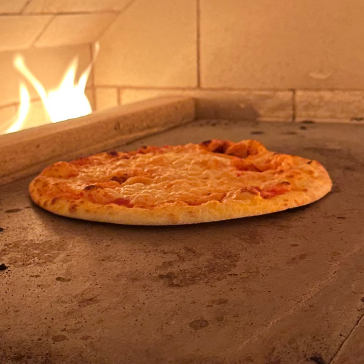 🍕店舗でしか味わえない！窯焼きピザづくり体験開催🍕