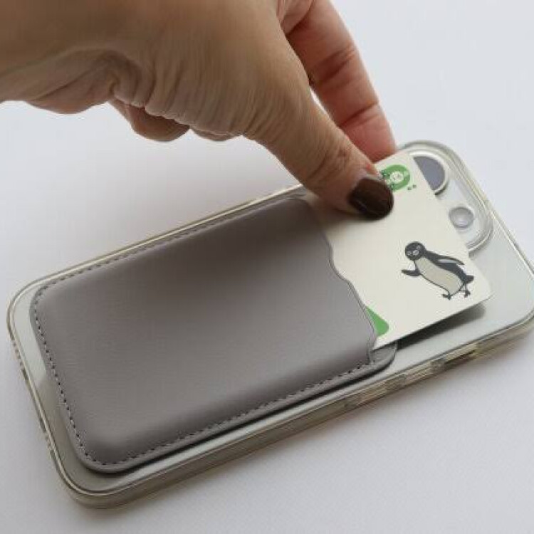 バズりアイテム✨シリコーン製マグネット吸着式 スマホ用カードホルダーが再入荷