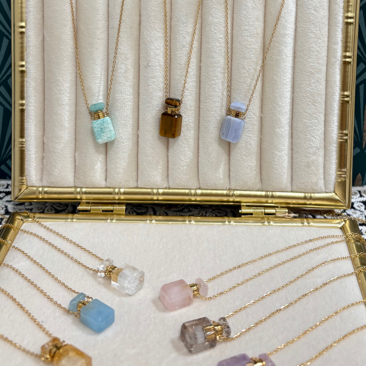 【再入荷】大人気！天然石香水瓶ネックレス