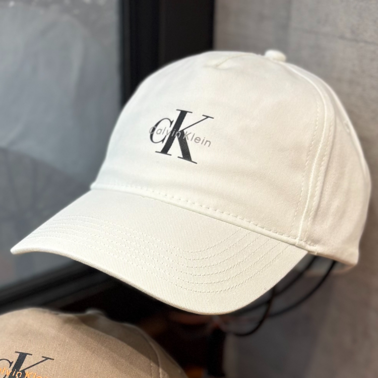 【おすすめ商品のご紹介】 Calvin Klein Monologo Printed Baseball Cap