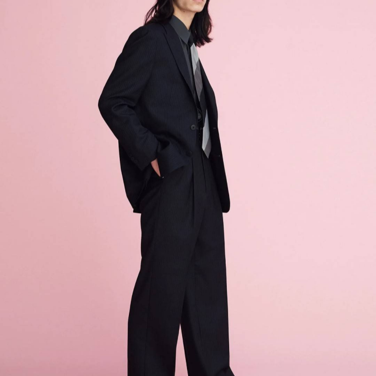 私の成人式スーツ　モノトーンコーデ