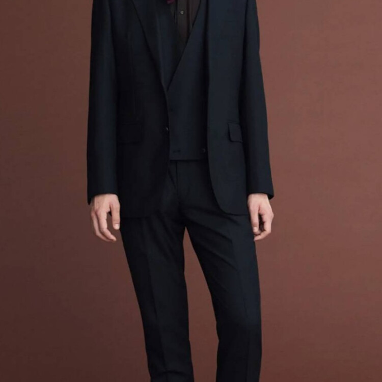 私の成人式スーツ　ブラック×ブラウンコーデ